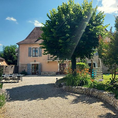 Au Pays De Jacquou : Chambre D'Hotes Et Table D'Hotes Fossemagne Exterior photo